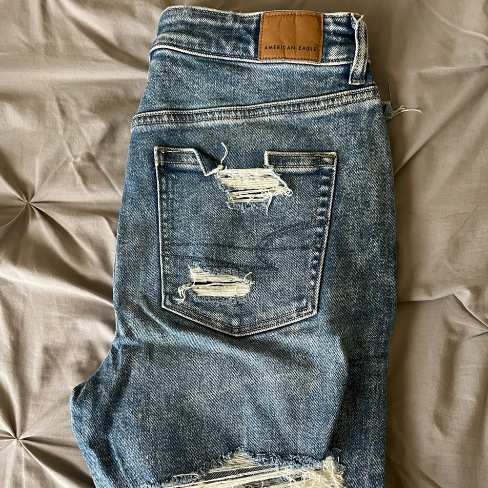 American eagle size 6 regular high rise distressed jeans